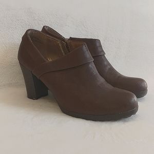 White Mountain Cliffs booties 3" heel Size 10